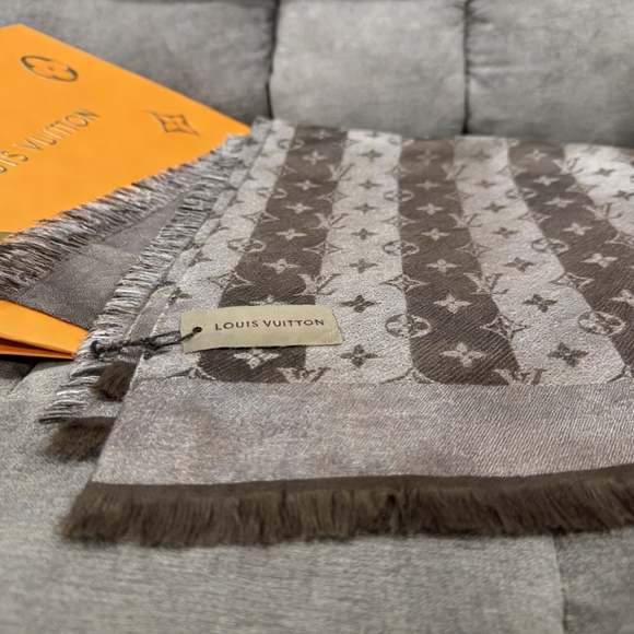 <AUTHENTIC>Louis Vuitton Scarf main image 3